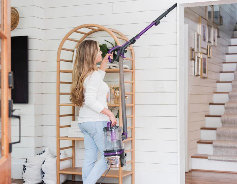 Kenmore FeatherLite Lift-Up Bagless Upright Vacuum - Image 4